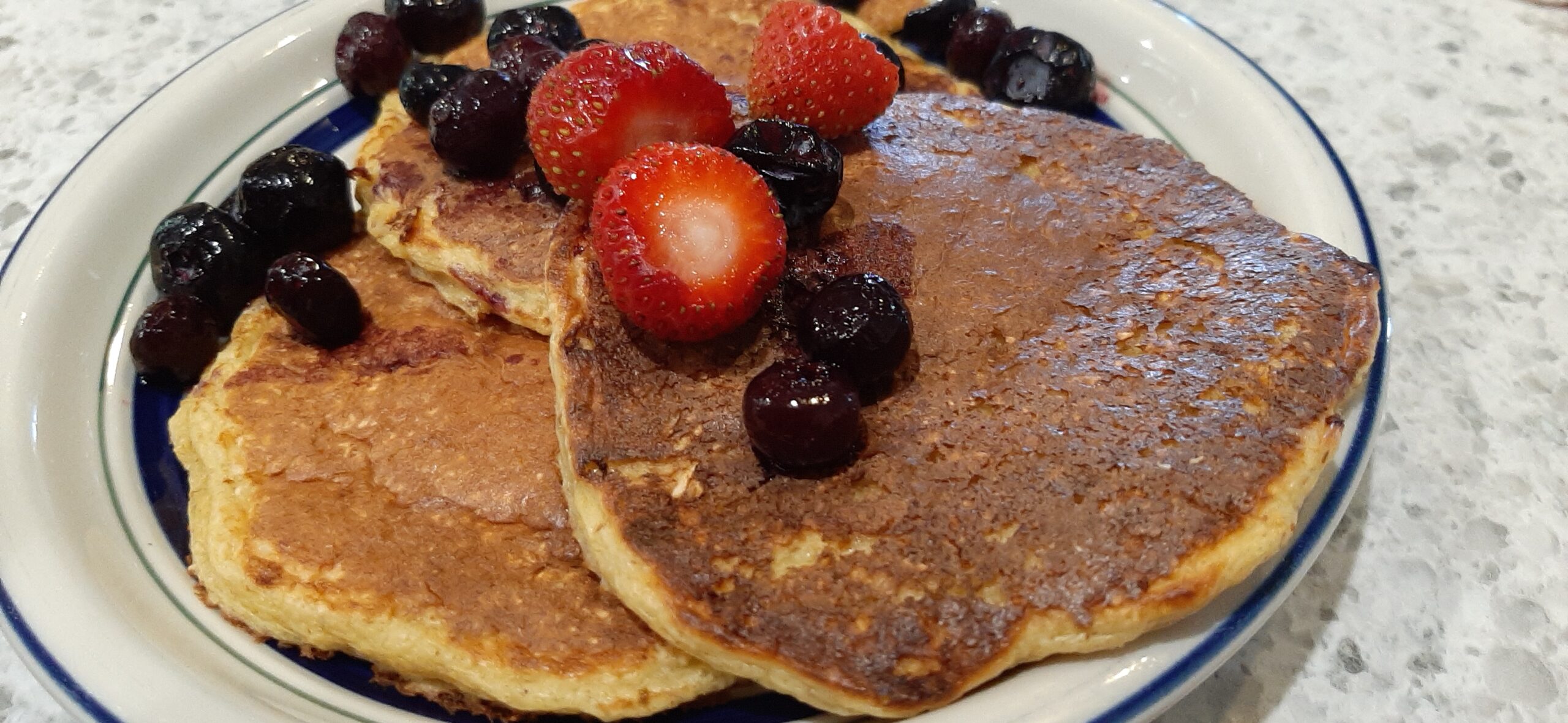 Oatmeal Cottage Cheese Pancakes with Berries